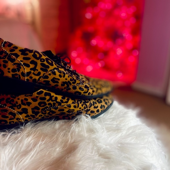 Oxfords Leopard Print Black/Brown Canvas Pointed Toe Lace-Up Women’s Size 7.5 - Picture 2 of 3
